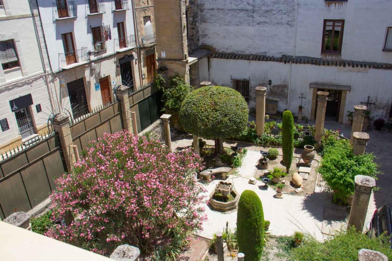 Apartamentos Tres Llaves Palacio De Vela De Los Cobos อูเบดา ภายนอก รูปภาพ