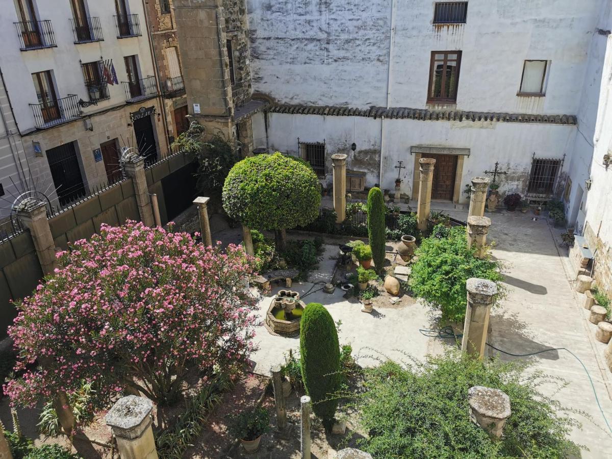 Apartamentos Tres Llaves Palacio De Vela De Los Cobos อูเบดา ภายนอก รูปภาพ